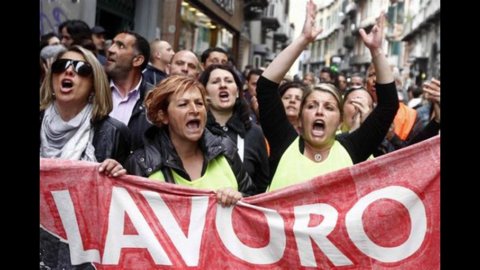 Istat, disoccupazione record dal 2004: 10,8%. Ma cala quella giovanile