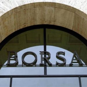 Alla vigilia del voto Borsa e banche recuperano e lo spread scende sotto quota 290