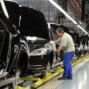 Istat, produzione industriale: a marzo -5,8% su anno, +0,5% su mese