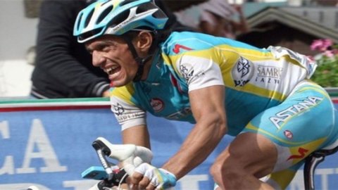 Giro d'Italia - Rocca di Cambio نے Tiralongo کو انعام دیا اور Scarponi کو دوبارہ لانچ کیا