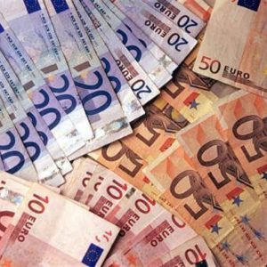 Istat: Pil ancora giù (-0,8%), è recessione