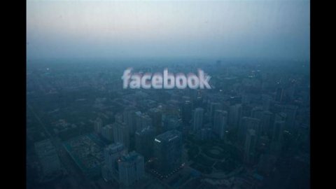 Facebook：首次公开募股先是轰轰烈烈，然后是衰落。 Piazza Affari 记录了令人失望的一天