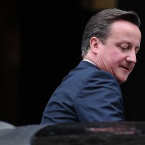 Cameron geht hart gegen Griechenland vor und verteidigt Merkel