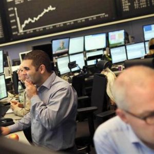 Snam tiene a Piazza Affari malgrado lo scivolone di Eni