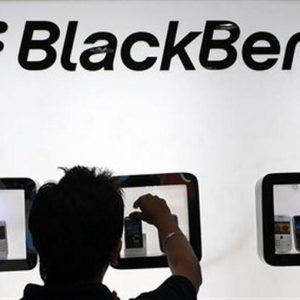 Blackberry in profondo rosso cerca la salvezza alleandosi con il fornitore cinese di Apple