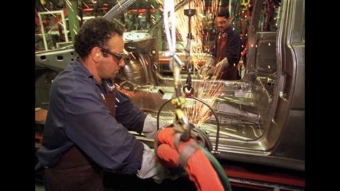 Istat: nel 2010 numero imprese cala dello 0,2%, l’occupazione del 2,5%