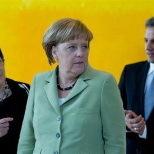 UE, Merkel: união política é necessária, mesmo que a duas velocidades