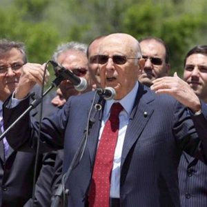 Cutremur, Napolitano: o „soluție inteligentă și echilibrată” pentru afaceri