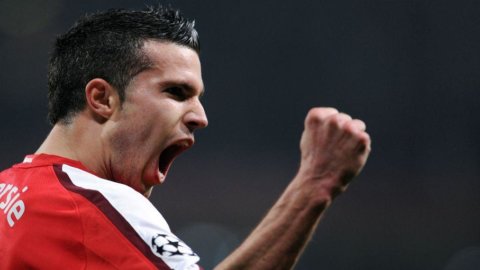 Calciomercato Juve, Van Persie apre la porta ma Conte va a vedere anche Lewandowski