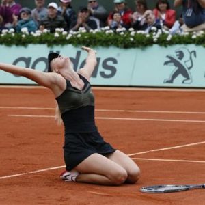 Sharapova memenangkan turnamen Errani