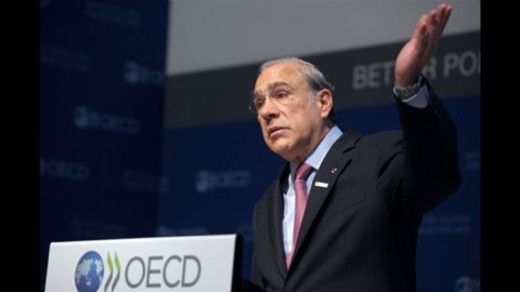 OECD: اپریل میں سپر انڈیکس اسٹیشنری، اٹلی گرا، -0,18%