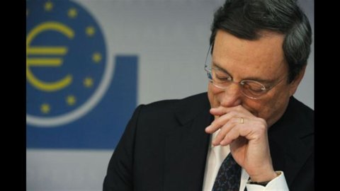 ECB: और गहरा सकता है कर्ज संकट