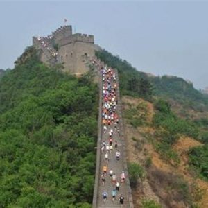 中国、万里の長城が伸びる