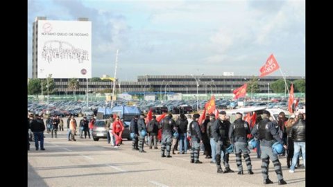 Fiat, o tribunal ordena a contratação de 145 trabalhadores da Fiom em Pomigliano