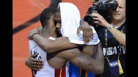 NBA 总决赛：迈阿密击败俄克拉荷马并结束训练，这是勒布朗·詹姆斯的首场胜利