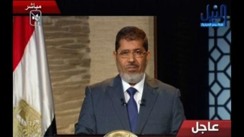 エジプト、モルシ：「すべての大統領」. ムスリム同胞団のリーダーが勝利