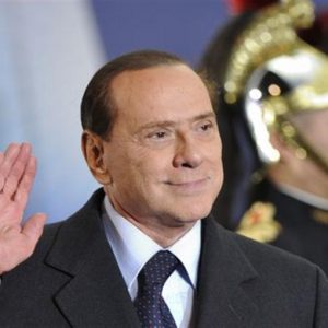 Monti chiede aiuto, Berlusconi attacca