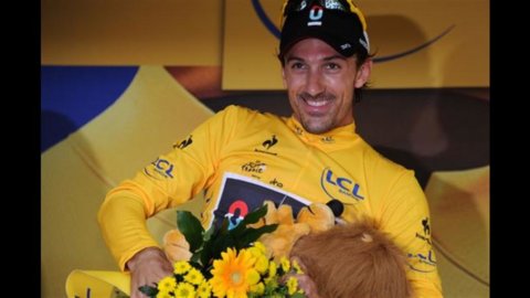 No Tour de France, Cavendish se impõe com força. Cancellara mantém a camisa amarela