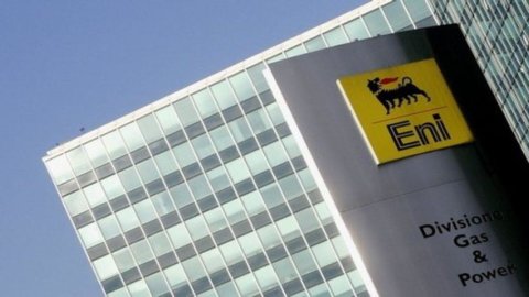 Eni e Fca spingono la Borsa