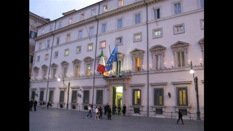 Spending review, la scure sugli statali. Monti incontra i sindacati.