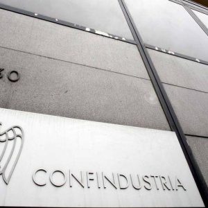 Centro studi Confindustria: produzione industriale -0,1% a luglio