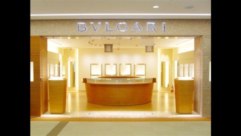 Bulgari accusata di aver nascosto 3 miliardi di euro al Fisco: maxi sequestro da 46 milioni