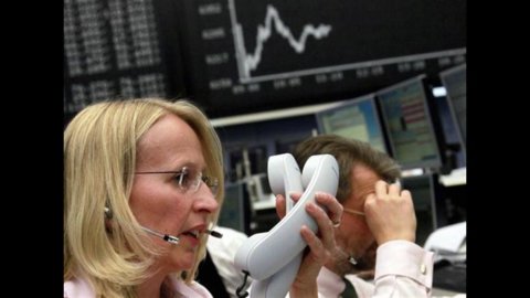 Il peggioramento dell’economia globale affossa le Borse: Milano e Madrid le peggiori, lo spread vola