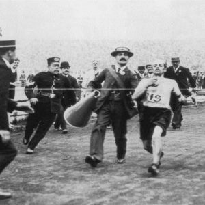 OLIMPIADI – Nel 1908 Dorando Pietri vince la maratona ma viene squalificato e diventa leggenda