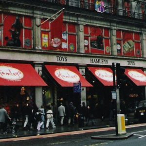 Londra, lo storico negozio di giocattoli Hamleys sta per passare in mano francese