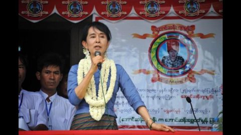 Birmania: San Suu Kyi entra nel governo