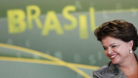 Ini adalah perpecahan Brasil menjadi dua yang akan menentukan tantangan Rousseff-Neves