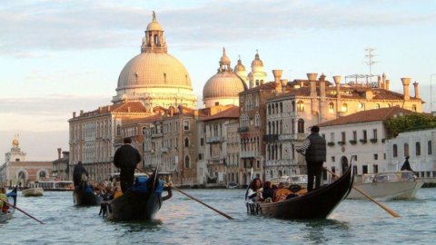 Tourism, Venice is the city with the most expensive hotels in Italy. The cheapest? Naples