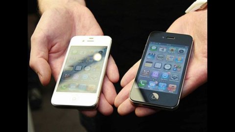 Apple, iphone 5 smartphone più richiesto (1.000 utenti su 4.000 lo compreranno)