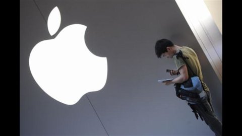 Apple vola con iPhone 5 e mini iPad: battuta Microsoft, è record di capitalizzazione in Borsa