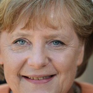 Angela Merkel și Francois Hollande îl susțin pe Draghi: „Pregătiți pentru orice pentru a salva euro”