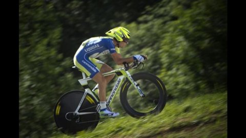 Ciclismo, delusione inglese. Oro al vecchio Vinokourov