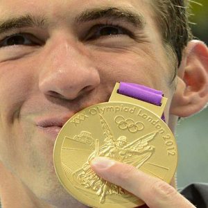 Olimpiadi Londra 2012, nuoto: tra flop azzurri e exploit francesi, è Michael Phelps a fare la storia