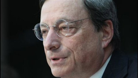 Draghi freezes the markets: Piazza Affari loses 4,6% and the spread exceeds 500