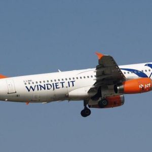 低成本航空公司 Windjet 有 24 小时时间与意大利航空公司达成协议