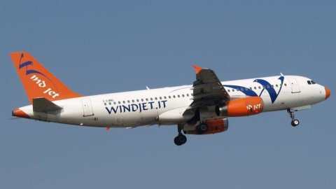 低成本航空公司 Windjet 有 24 小时时间与意大利航空公司达成协议