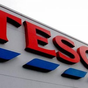 Tesco lancia profit warning, si dimette l’ad Clarke