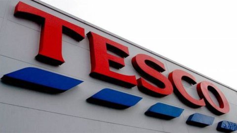 Tesco lancia profit warning, si dimette l’ad Clarke