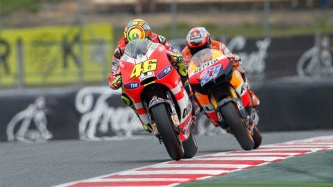 MotoGp, adesso è ufficiale: Valentino Rossi lascia la Ducati e torna in Yamaha