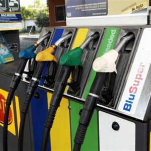 Gasolina, caliente a mediados de agosto: mañana los impuestos especiales aumentarán +0,51 centavos