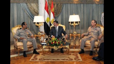 Egypte, Morsi bat l'armée et 2 milliards de dollars arrivent du Qatar