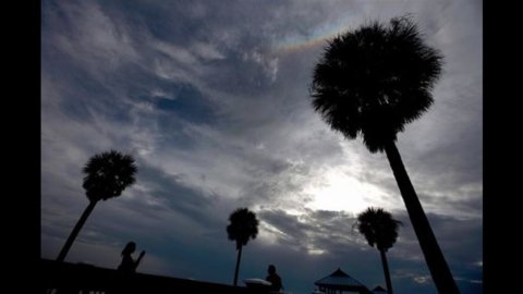 Usa, il ciclone Isaac vicino alla Lousiana, come Katrina, e il prezzo del petrolio sale