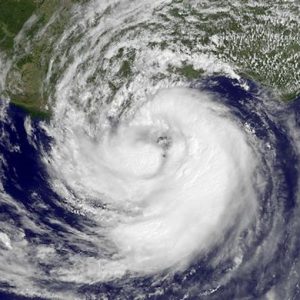 Barragens transbordando de Isaac: primeira inundação na Louisiana