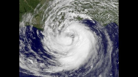 Isaac débordant les digues : première inondation en Louisiane