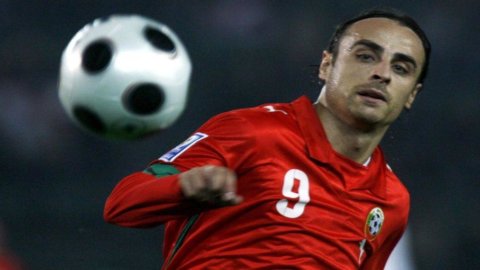 Transfer market, Berbatov case: the Bulgarian mocks Fiorentina first and then Juve. He goes to Fulham