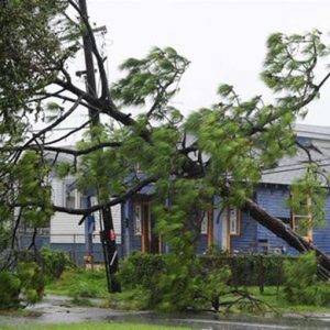 Isaac declassato a tempesta tropicale, iniziano i primi soccorsi